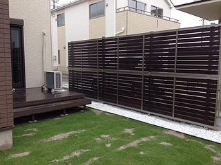 LIXIL:樹ら楽デッキ　セレビューフェンス
