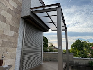 ﾘｸｼﾙスピーネで快適な屋根付きテラス空間のお庭（いなべ市）