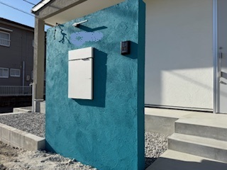 三重県四日市市｜ターゴイズブルーが映える門壁・機能門柱の施工事例